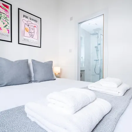 Cozy 2 Bedroom Apartment In Sutton Sutton  Exterior photo