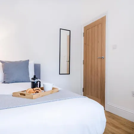 Cozy 2 Bedroom Apartment In Sutton Sutton  Exterior photo