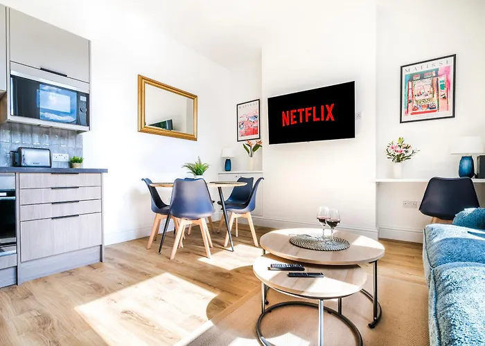 Cozy 2 Bedroom Apartment In Sutton