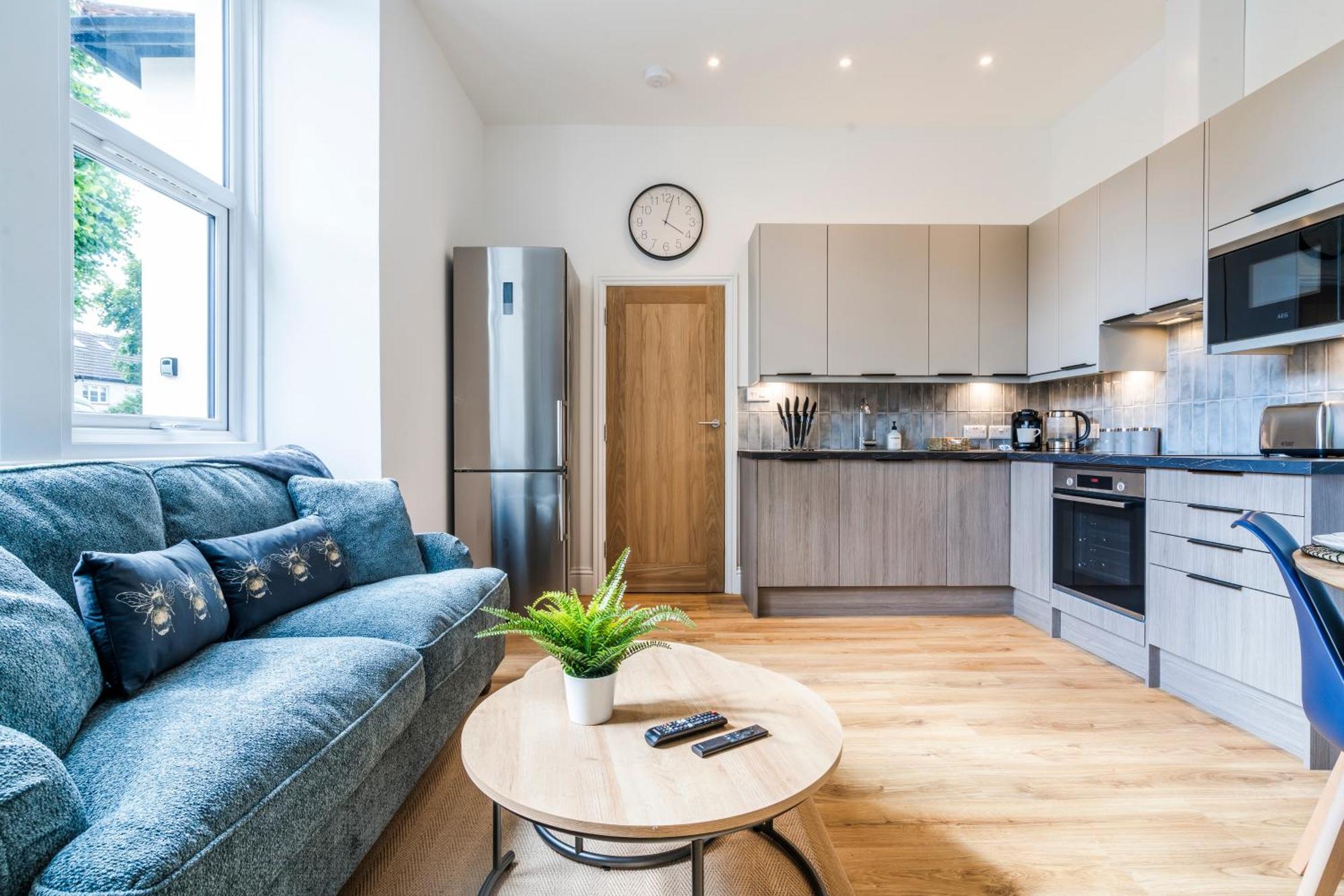 Cozy 2 Bedroom In Sutton Apartment