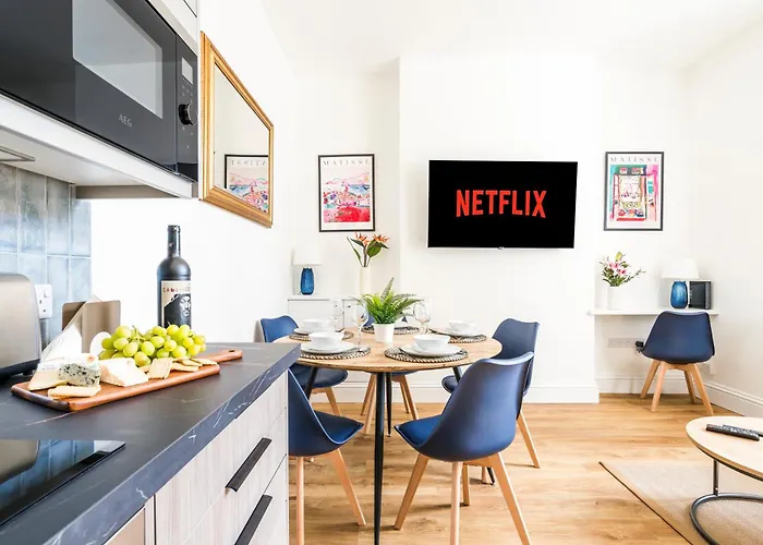 Cozy 2 Bedroom Apartment In Sutton