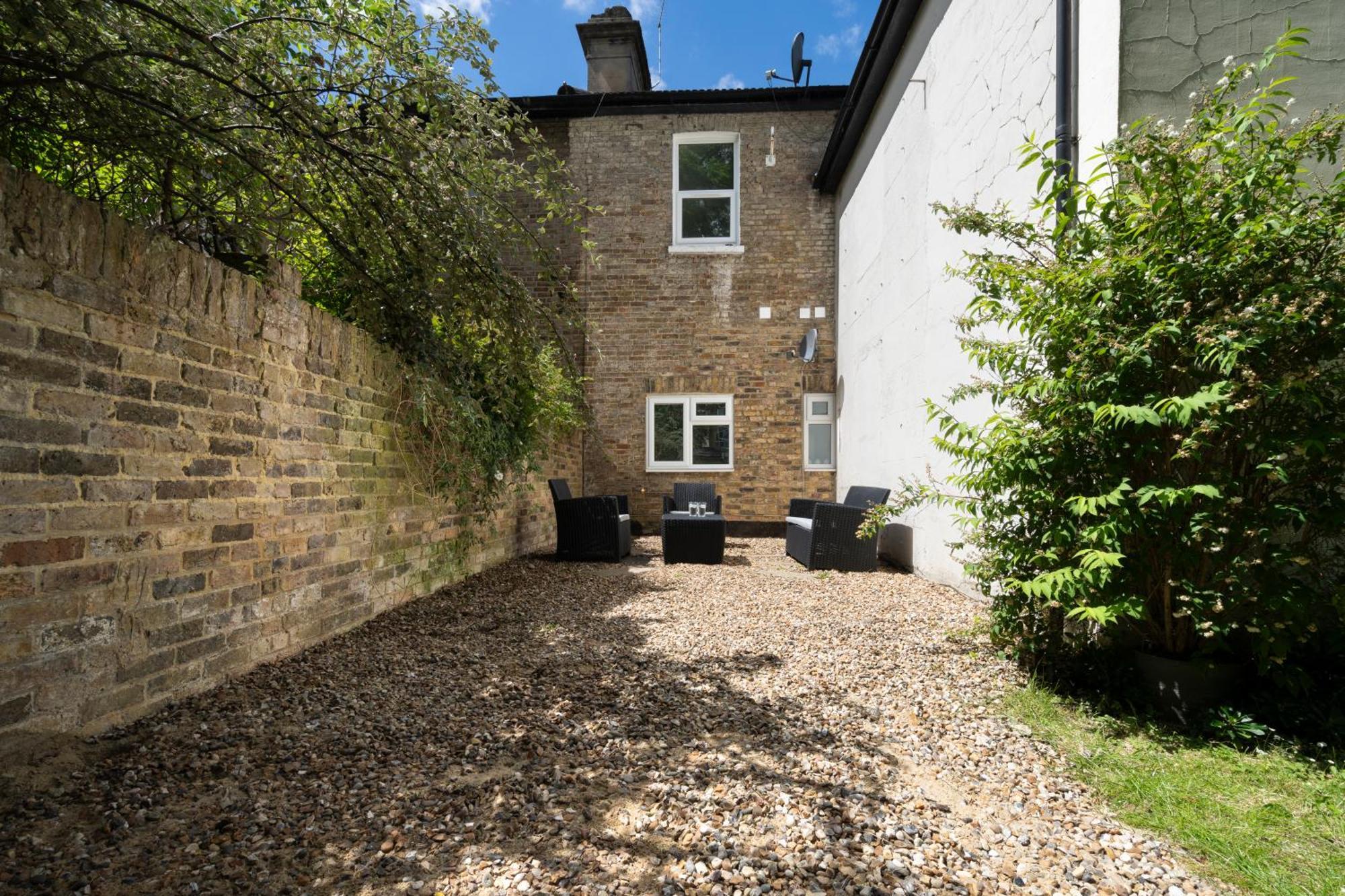 Apartment Cozy 2 Bedroom In Sutton