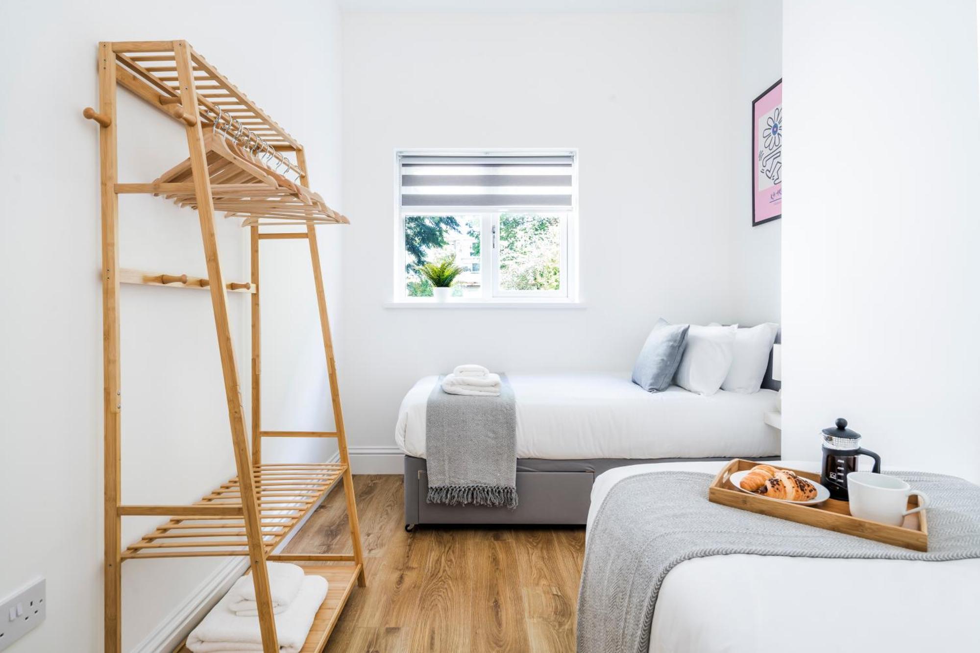 Cozy 2 Bedroom In Sutton Apartment *