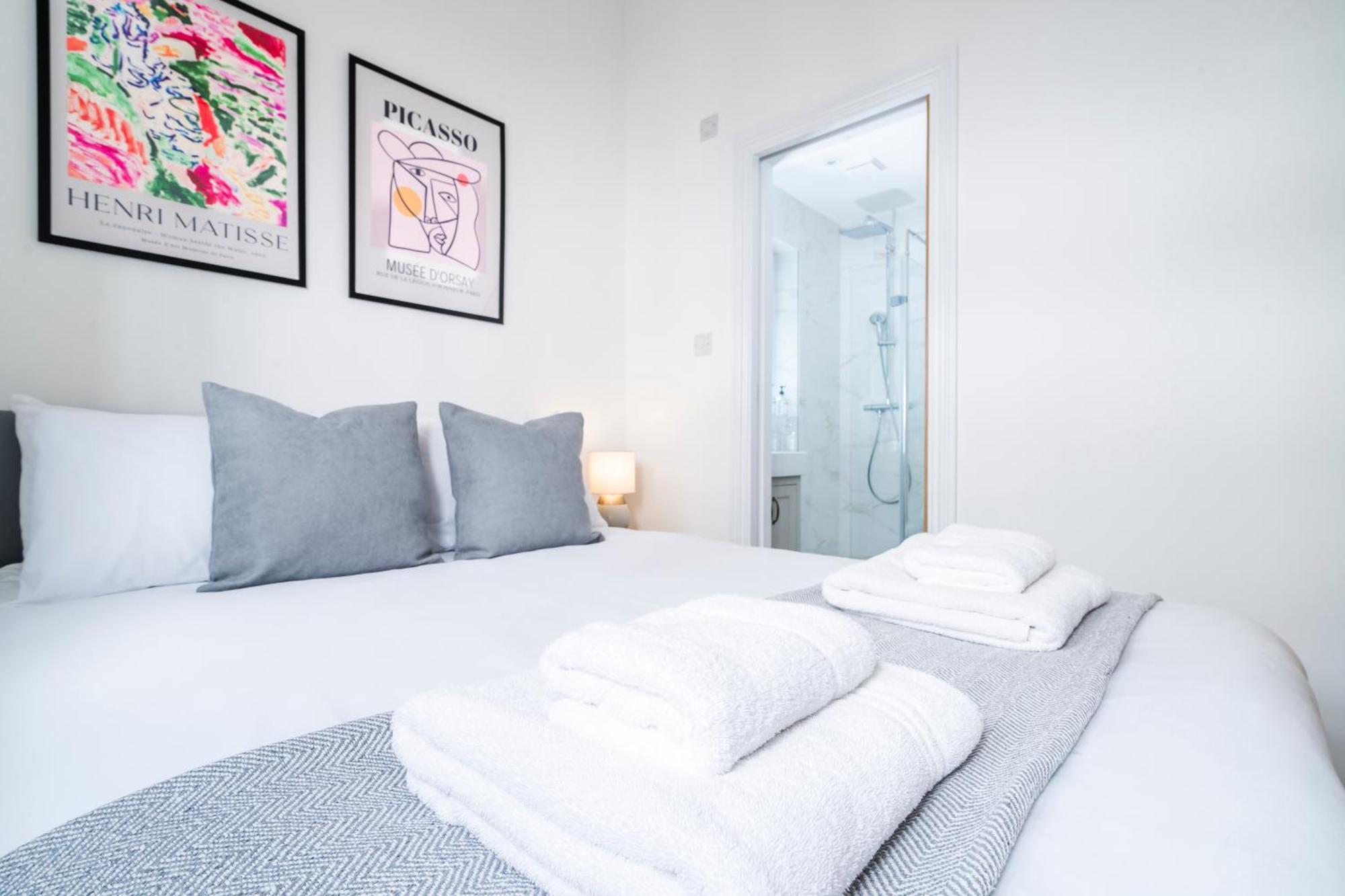 Cozy 2 Bedroom In Sutton *