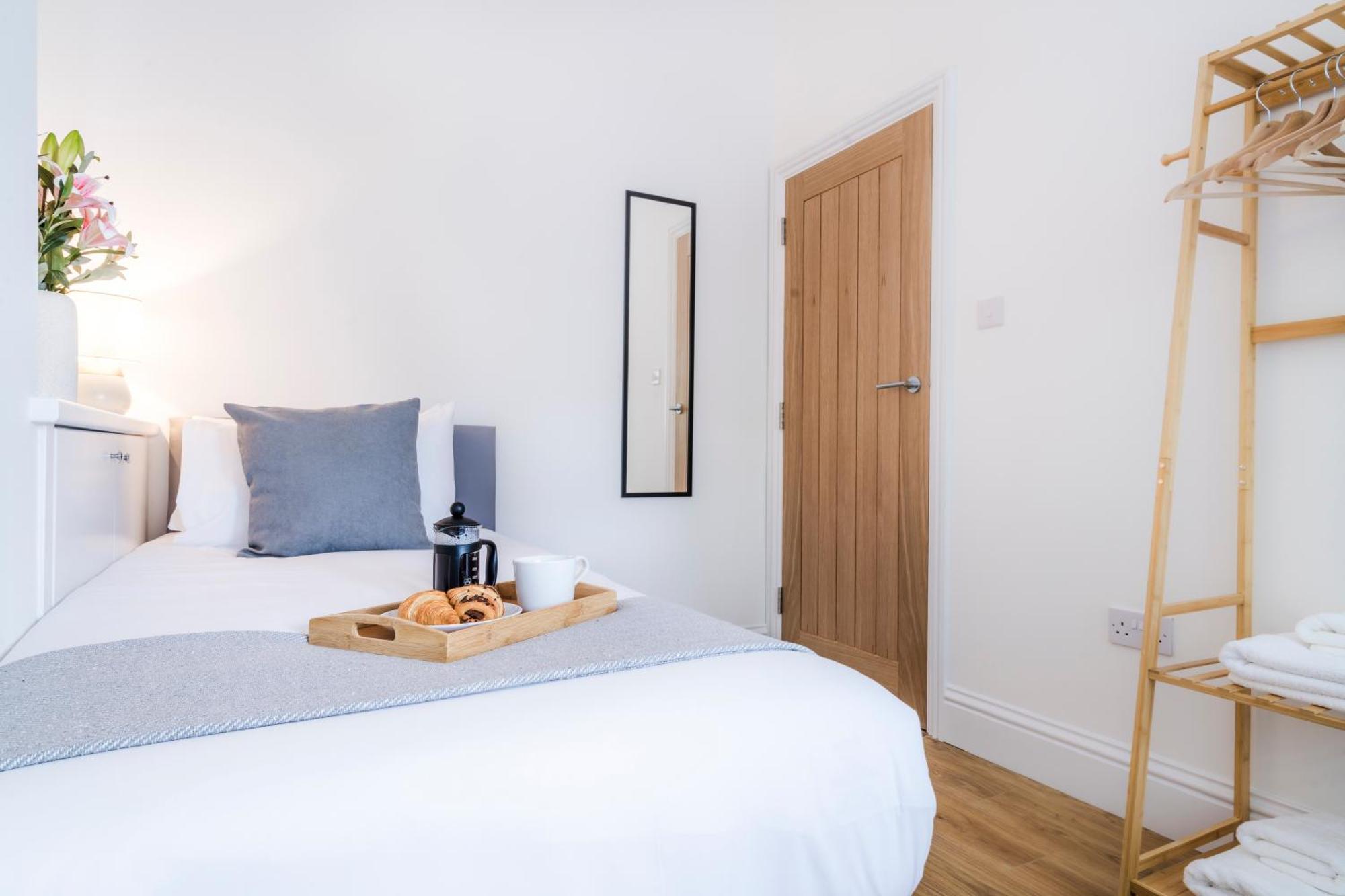Cozy 2 Bedroom In Sutton